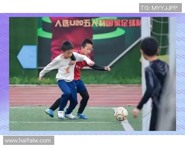 绿眼睛的足球明星如何在绿茵场上书写传奇人生与梦想追逐